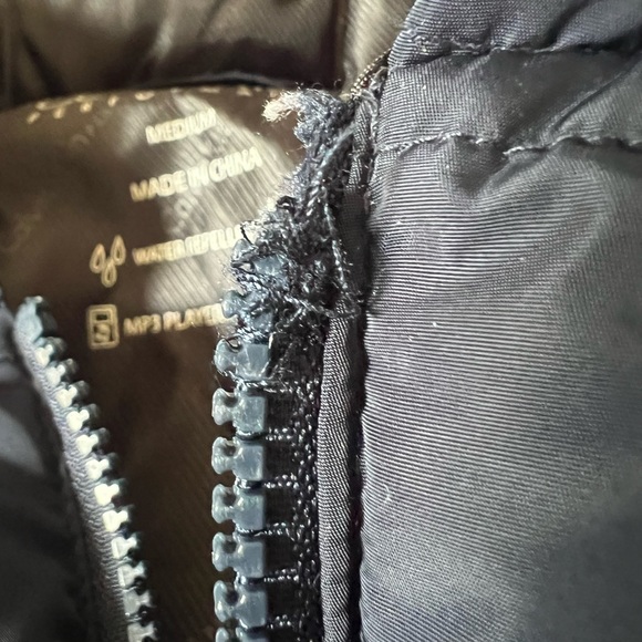 Calvin Klein performance navy blue puffy vest - Picture 8 of 9